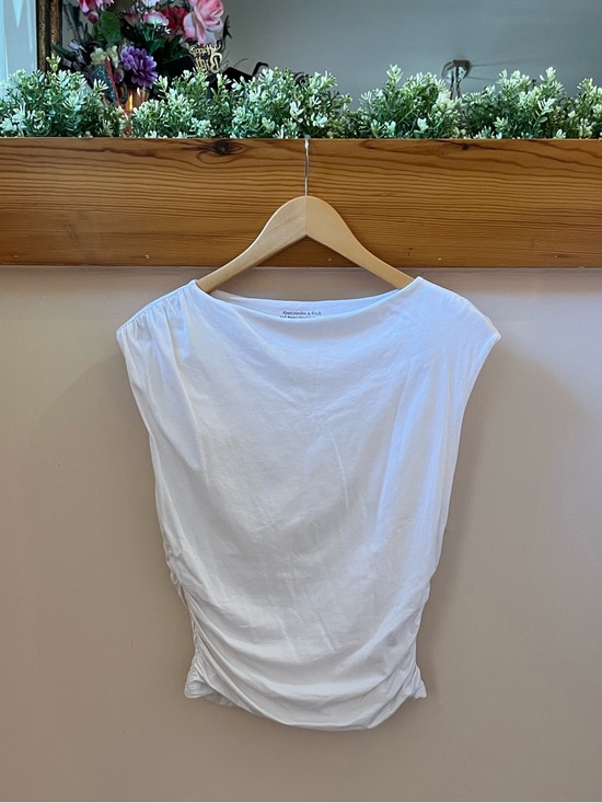 Abercrombie & Fitch Tops - Abercrombie & Fitch - White Boatneck Ruched Tank
